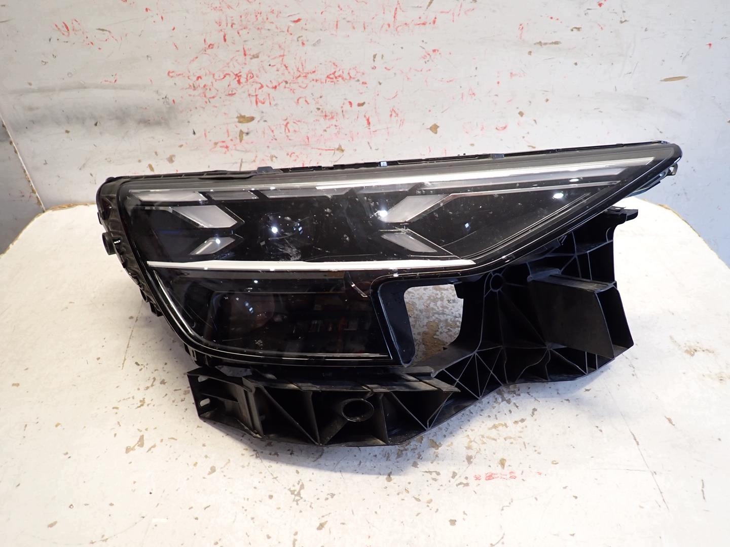light front front right AUDI Q8 LIFT 2023- MATRIX 4M8941086