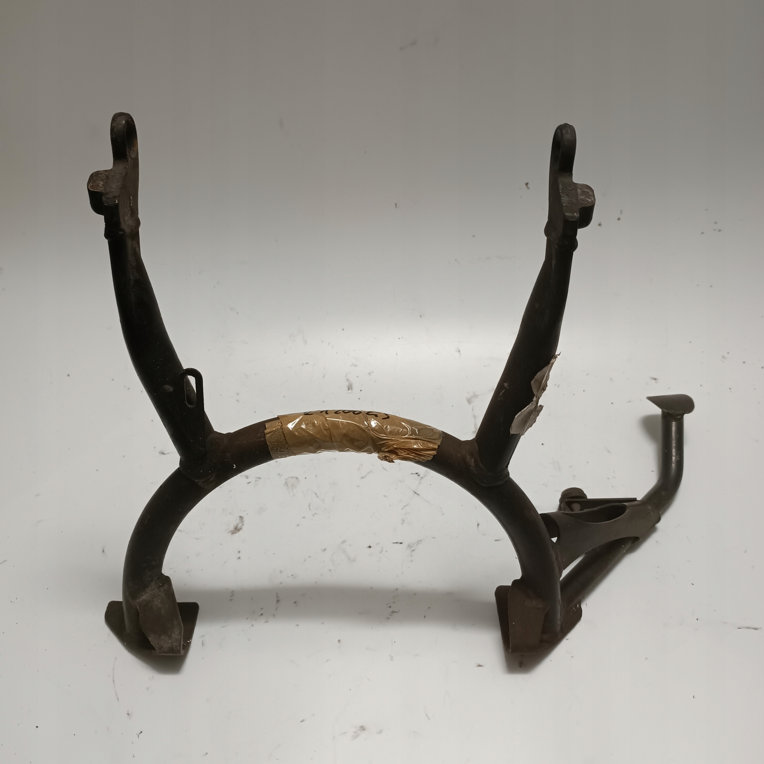 1230987123 - BMW R1200GS 04-центральна підніжка