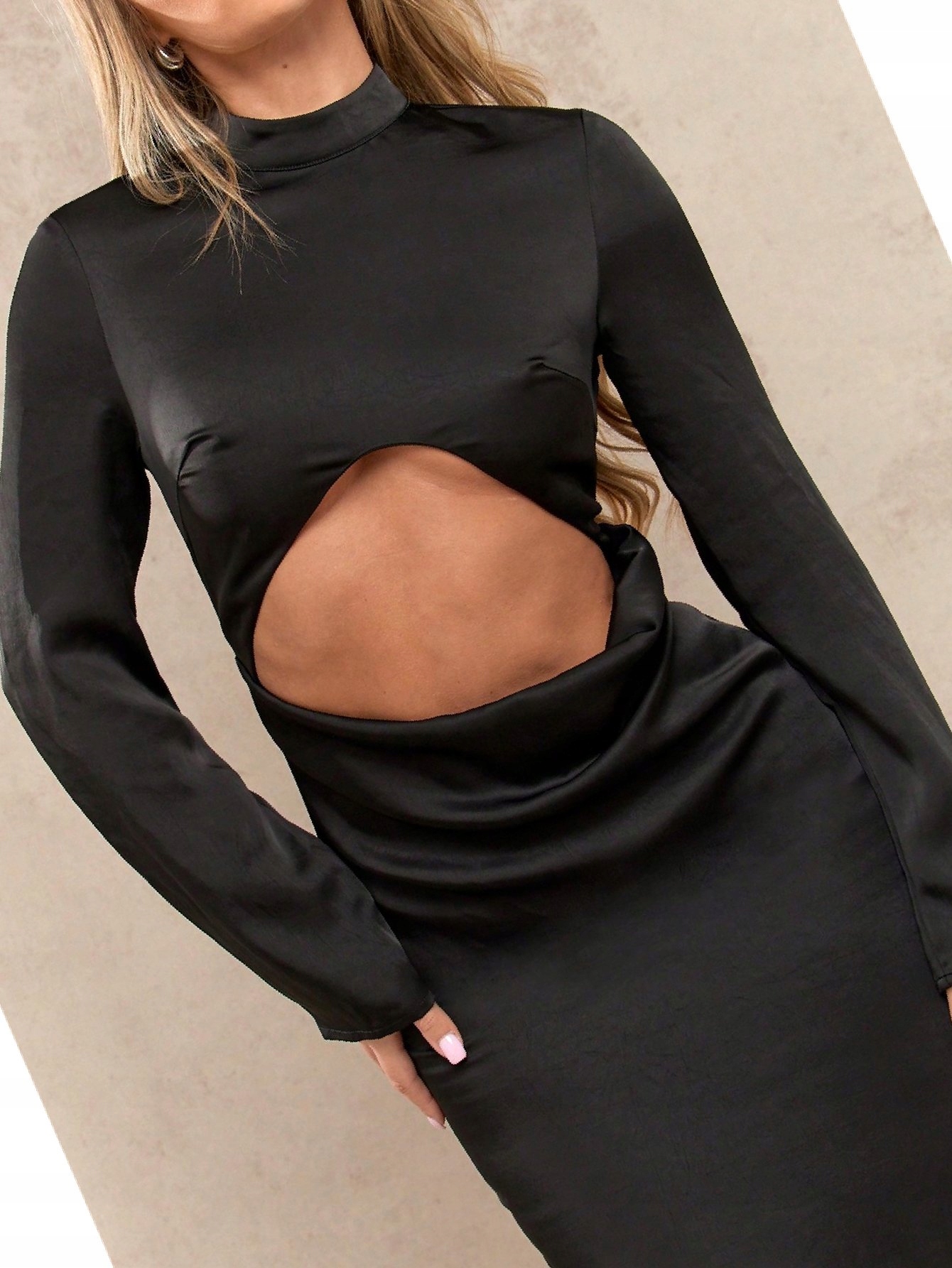 Šaty Dlouhá saténová Missguided Večerní s výstřihem v pase Černá M