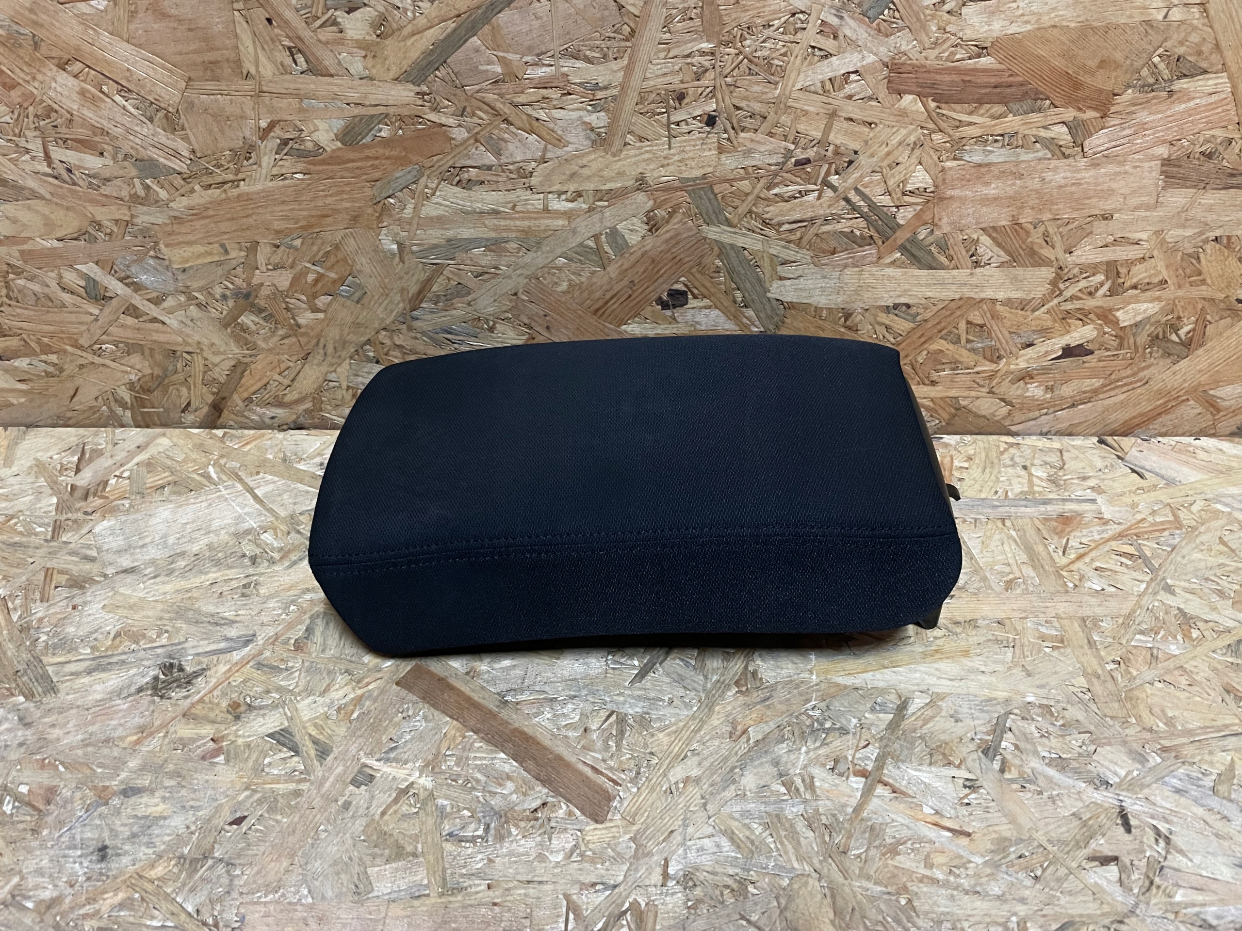 PODŁOKIETNIK PODUSZKA MECHANIZM RENAULT KADJAR 969203244R MATERIAŁ