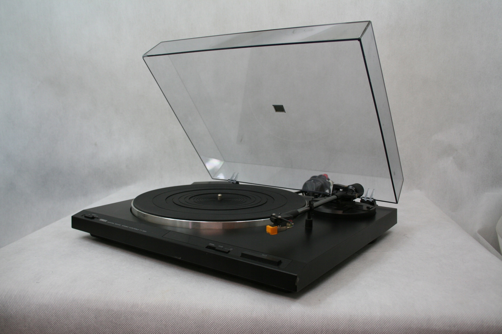 Gramofon Yamaha TT-300 czarny