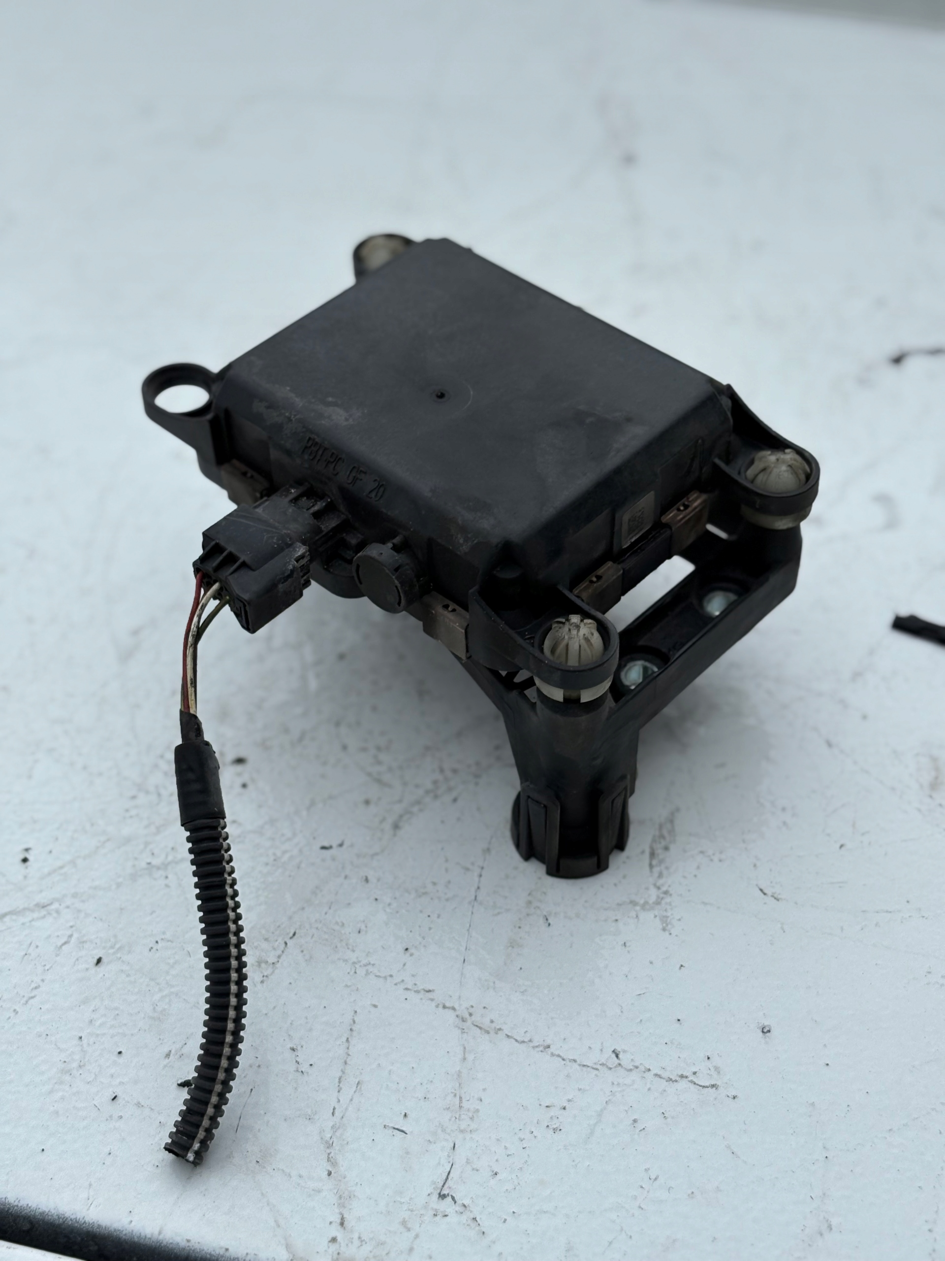 PEUGEOT 3008 and module RADAR sensor ZBLIZENIOWY 9673046780