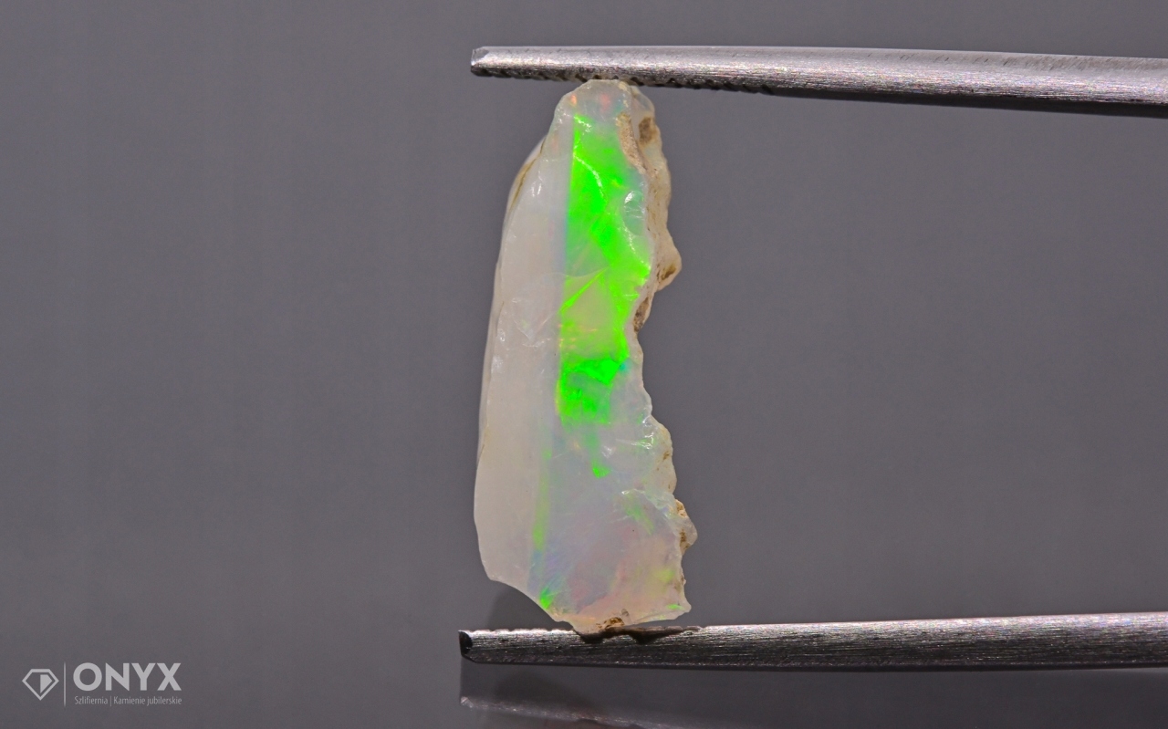 Opal z Etiopie hrudka 18x6 mm