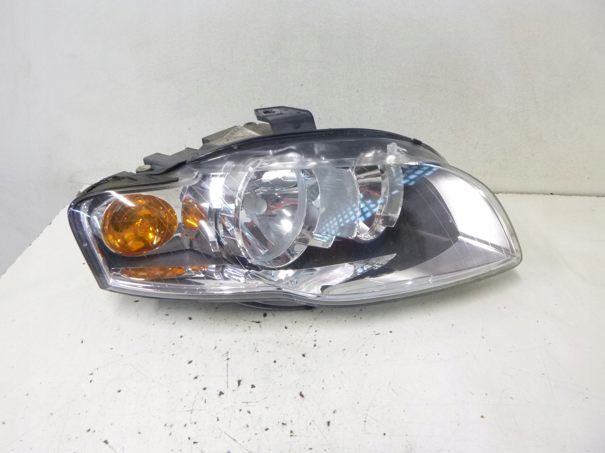 FEUX PHARE AVANT DROIT AUDI A4 B7 2007R.