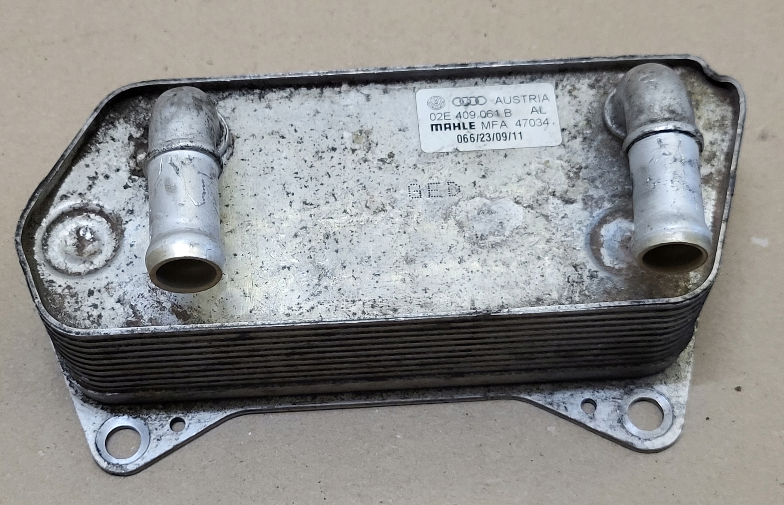 Radiatore / Raffreddatore cambio ingranaggi VW GOLF V 1K 02E409061B