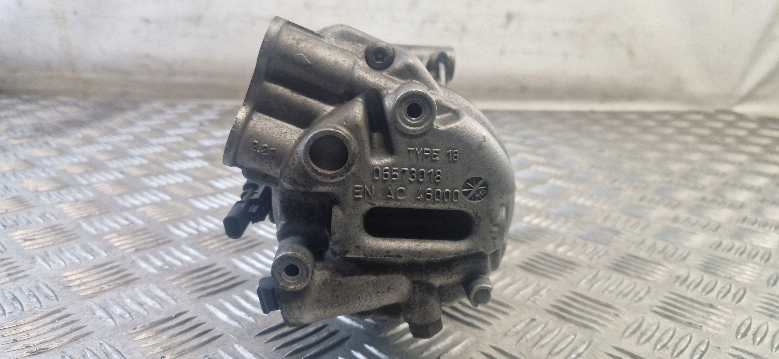 compressor of the air conditioning compressor; OPEL MERIVA B 1.4B 06573018