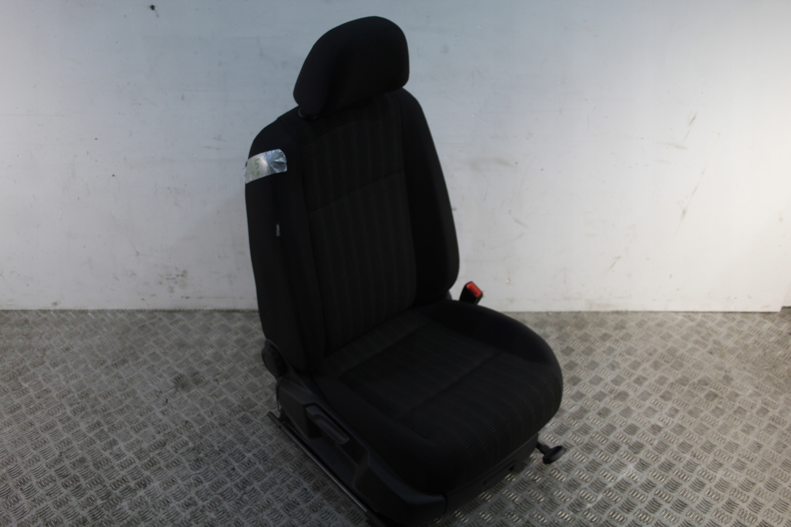seat right front VW CADDY 2K5 LIFT