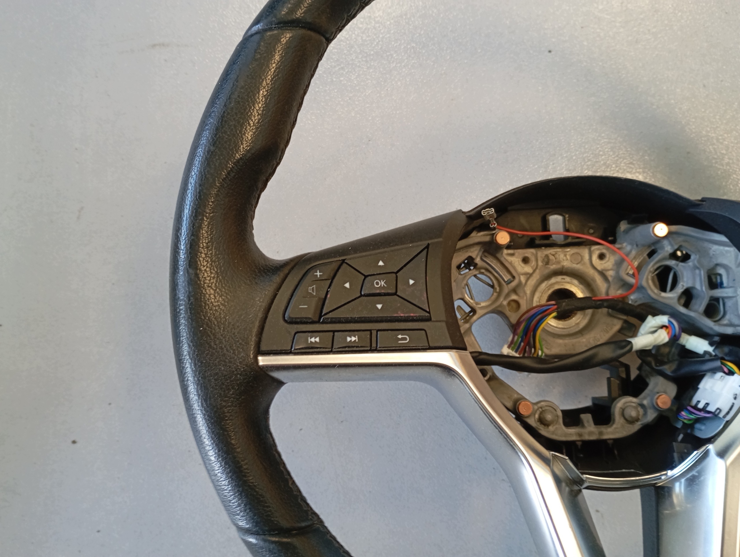 lenkrad NISSAN JUKE II F16