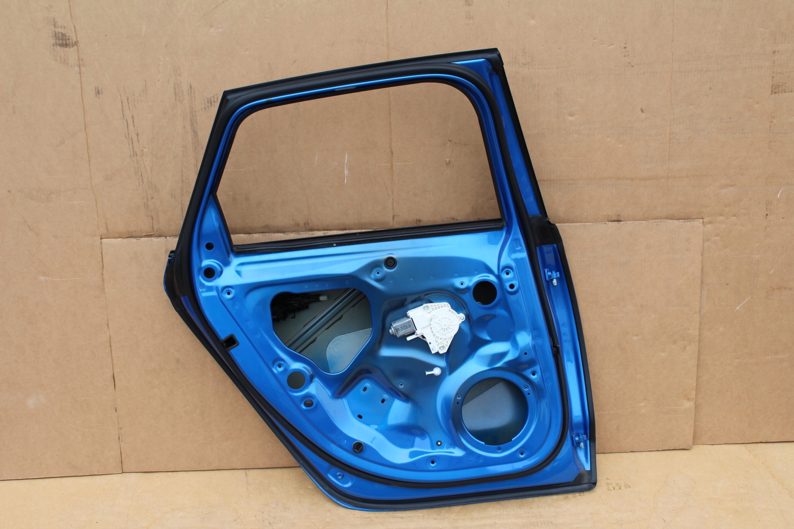 AUDI S6 A6 LIFT KOMBI AVANT DRZWI LEWE TYŁ Strona zabudowy tył - lewa