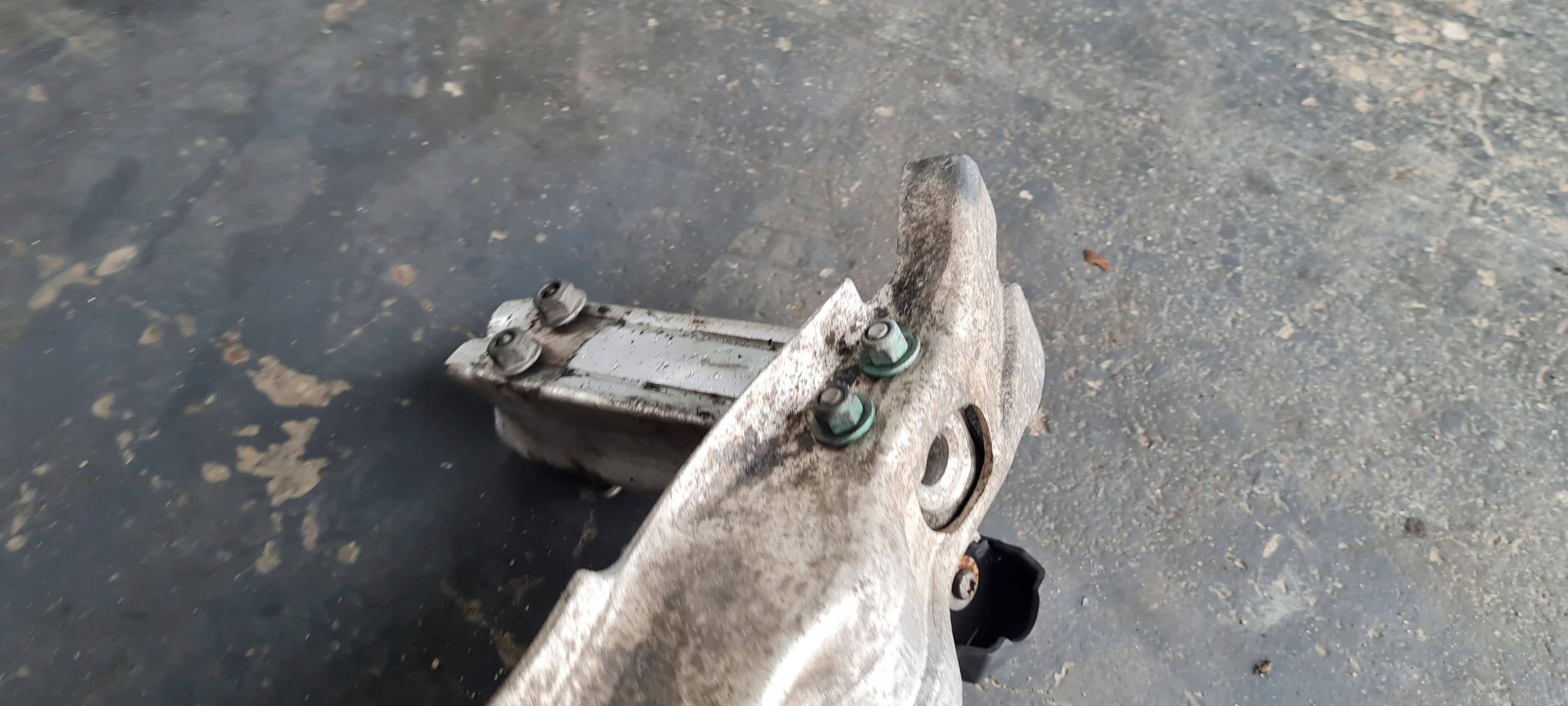 A6 C6 LIFT sider pillar of a bumper front 4F0807111E