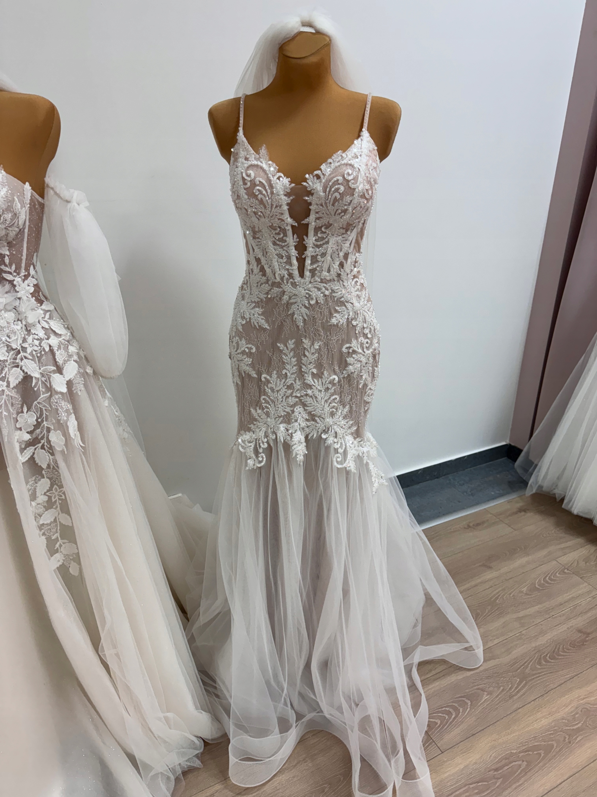 Nowa suknia ślubna rybka syrenka z koronką błyszcząca 38/40 Tren katedralny