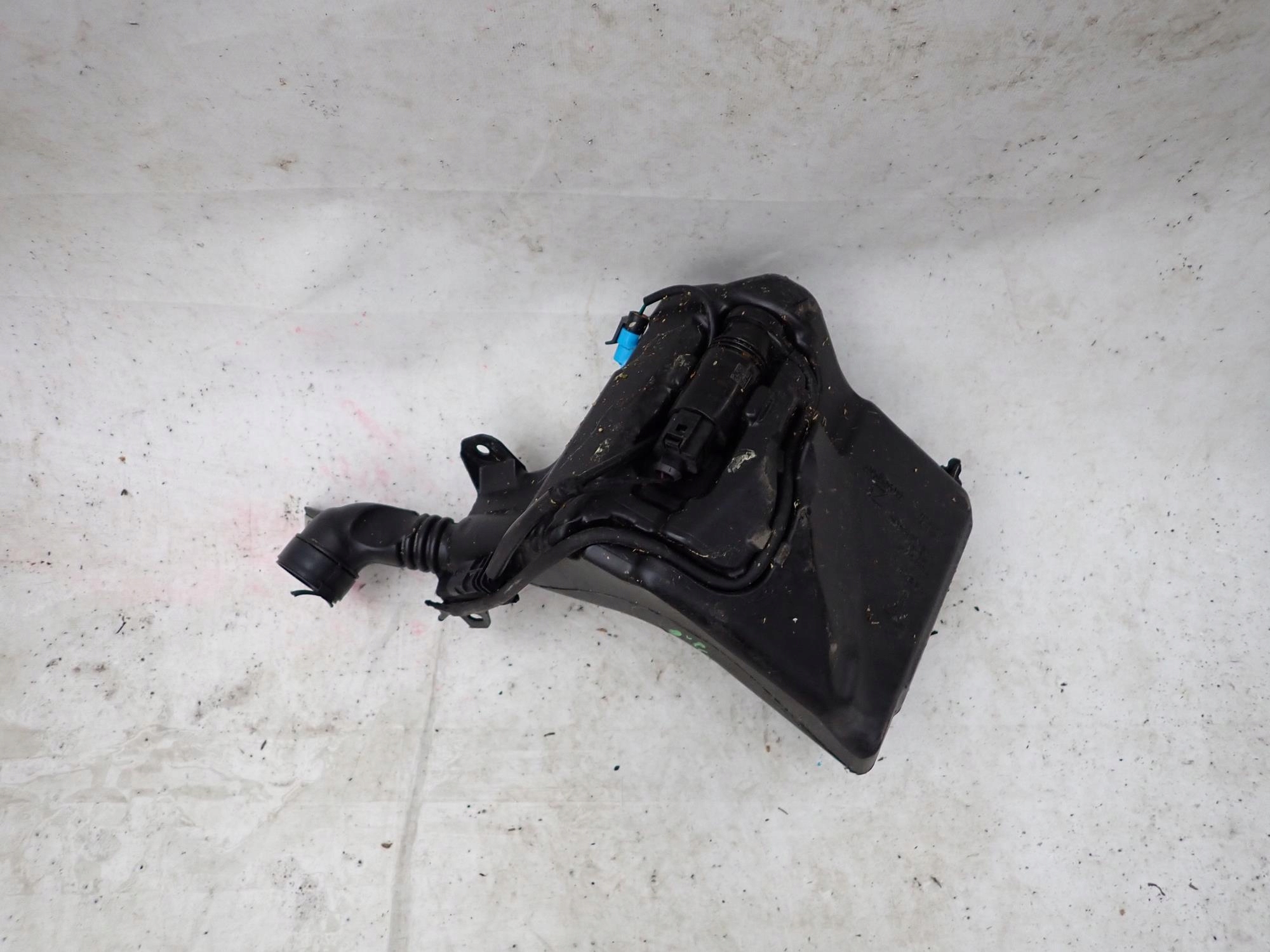 TESLA MODEL 3 17-23 Behälter Spritzdüse