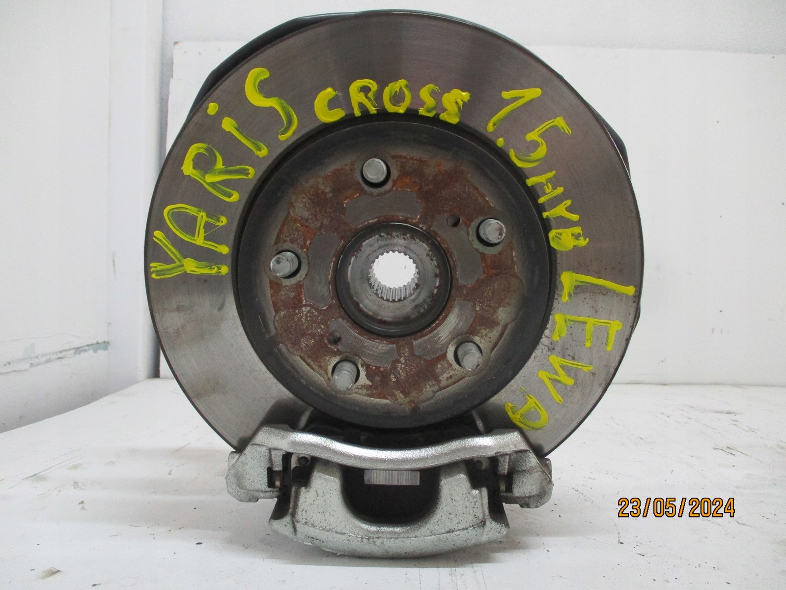 swing front Toyota Yaris IV CROSS 1,5 HYB right