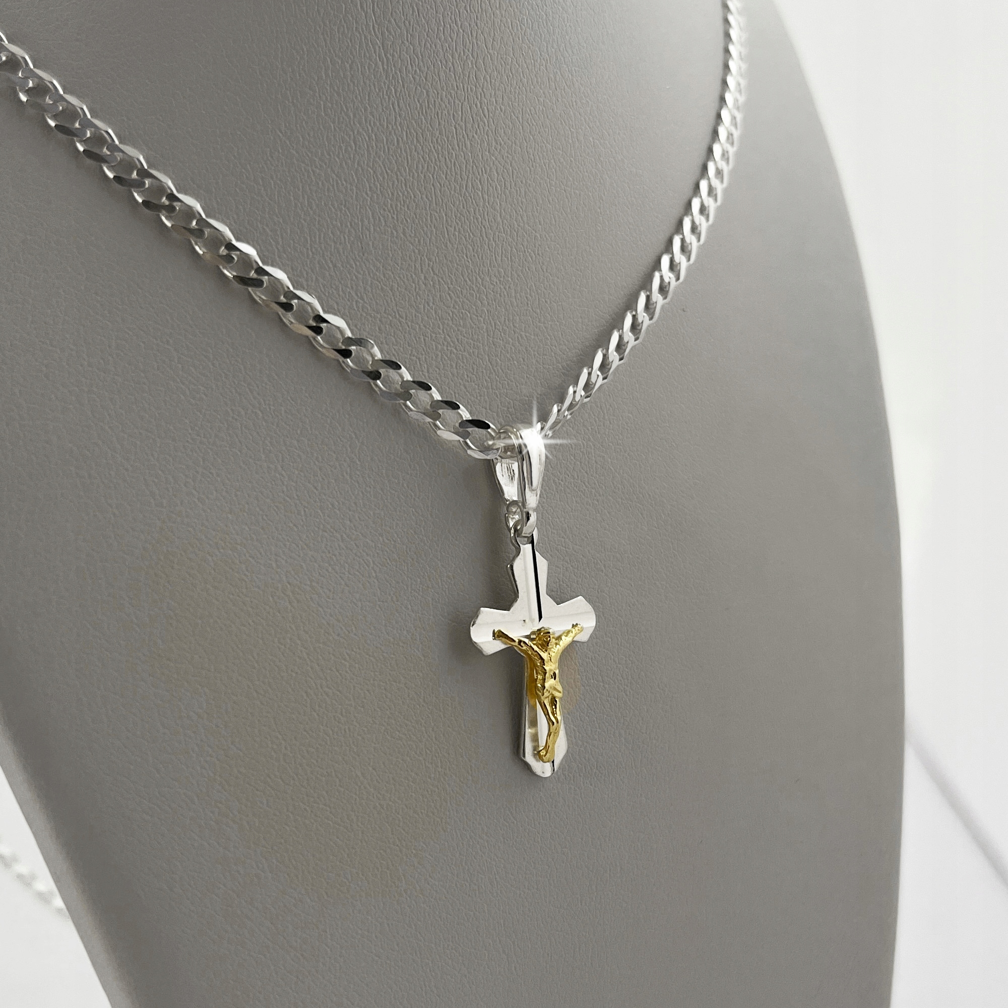 SREBRNY NASZYJNIK NA KOMUNIĘ + KRZYŻYK JEZUS PR. 925 + GRAWER DLA CHŁOPCA Kolekcja Na Komunię Komunijny Chrzest Grawer Zawieszka