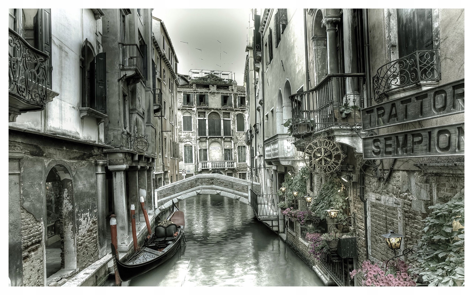 Vliesová fototapeta Benátky Kanál gondoly architektura 250x175 lepidlo