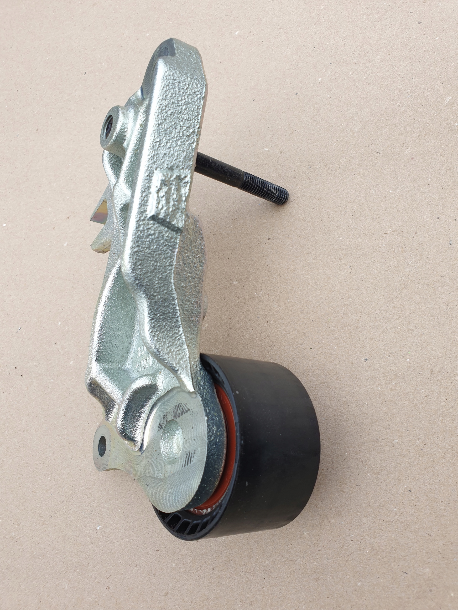 pulley of the engine console roll VOLVO XC40 2.0 D3 D4 OE 31401398