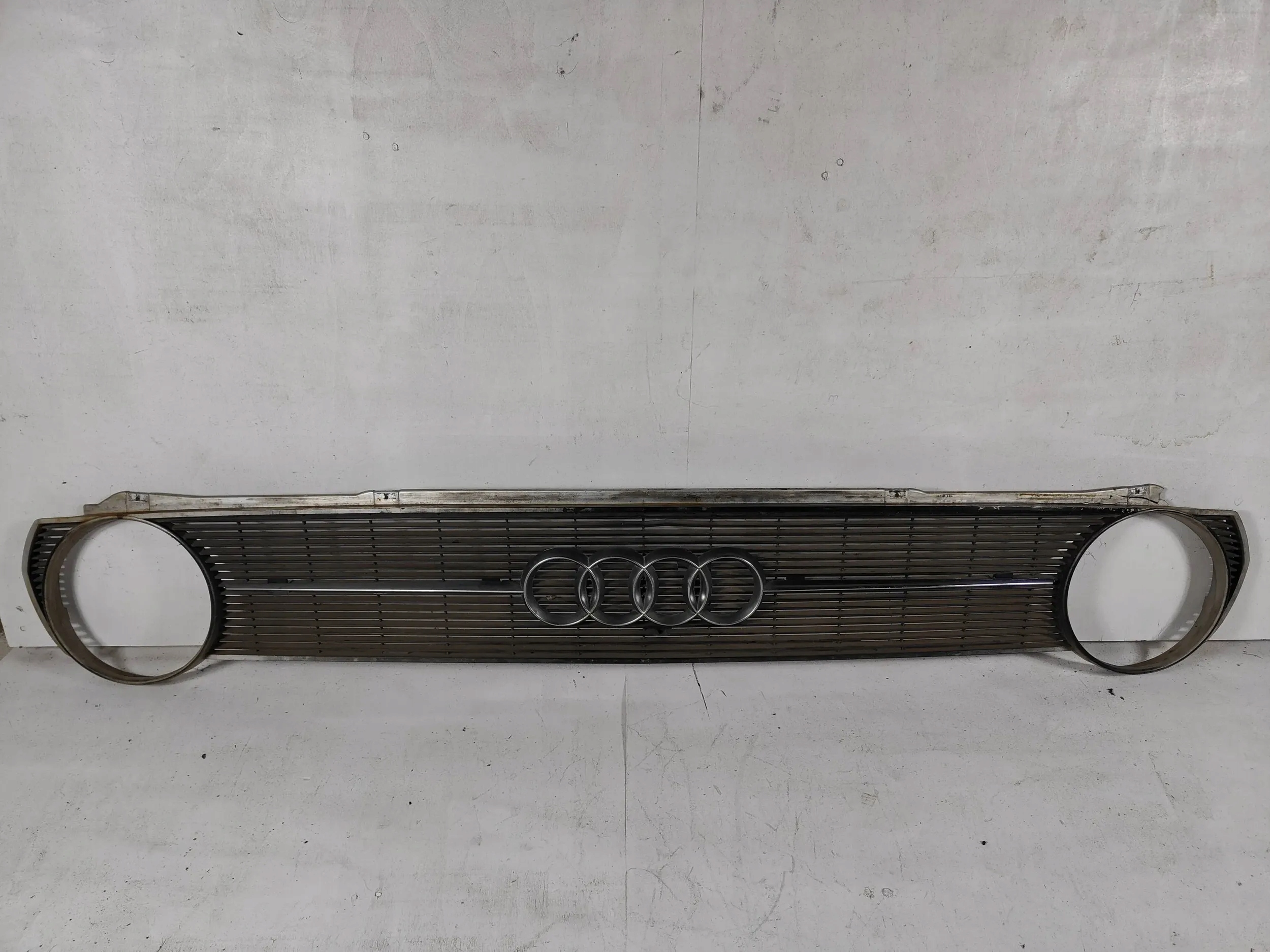 Audi 80 B1 1972- Grill Atrapa Chłodnicy Oryginał Rarytas Pojedyncza Lampa