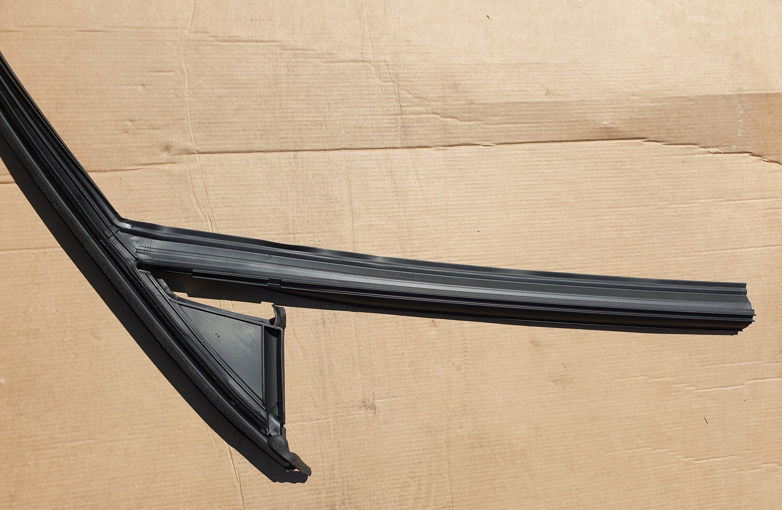 gasket frame PROWADNICA windows door right front VOLVO XC40 OE