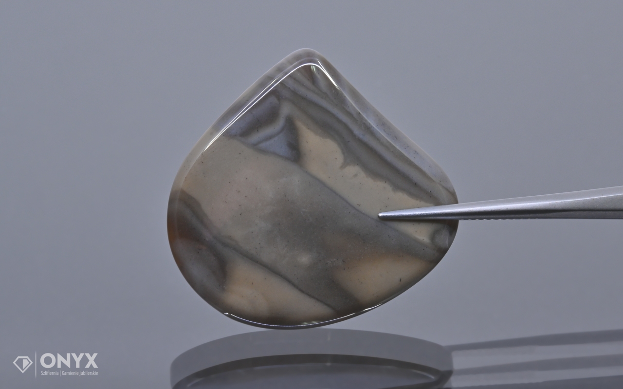 Křemílek pruhovaný kabošon nepravidelný 32,5x31 mm