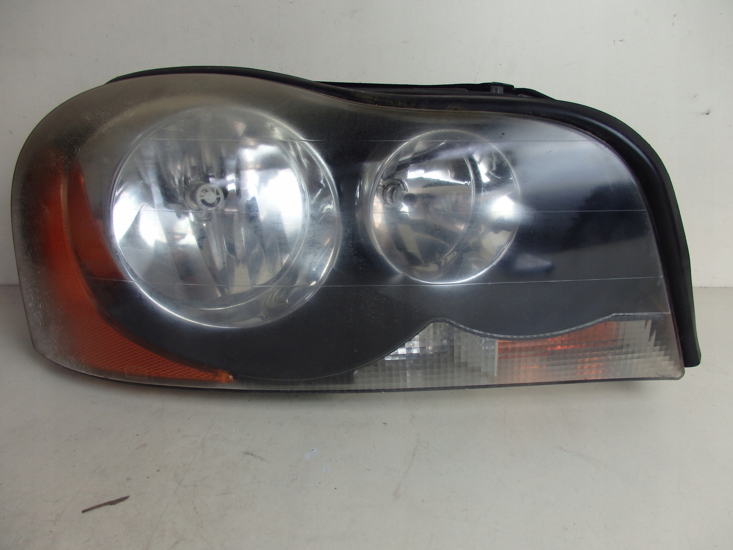 LAMPA PRAWA PRZEDNIA PRZÓD VOLVO XC90 LIFT 06r