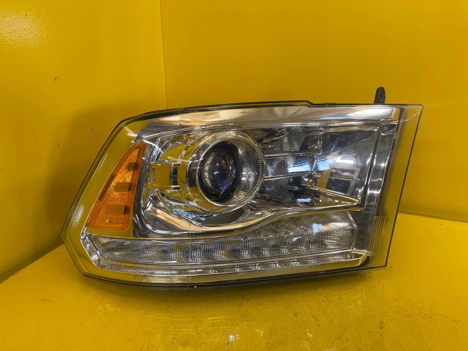 фара правая передняя Dodge RAM 13- РЕСТАЙЛИНГ led