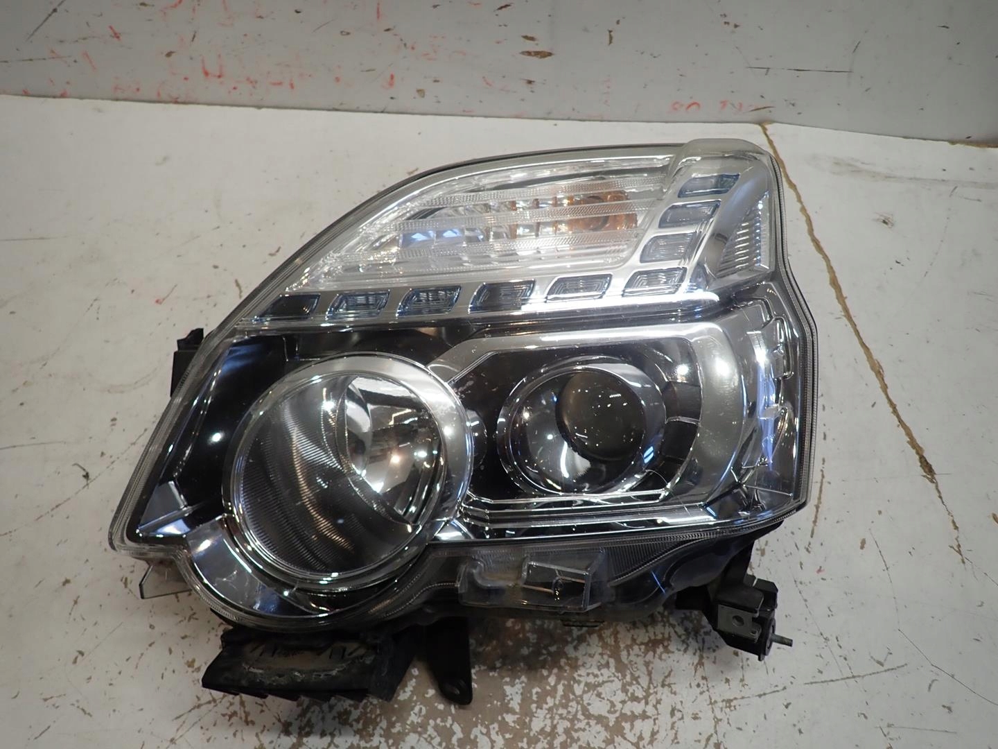 light front front left NISSAN X-TRAILT T31 LIFT 2010- XENON