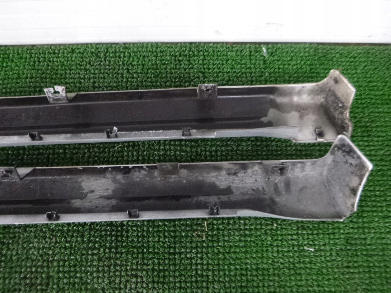 JEEP WK 05- moulding threshold left SREBRNA