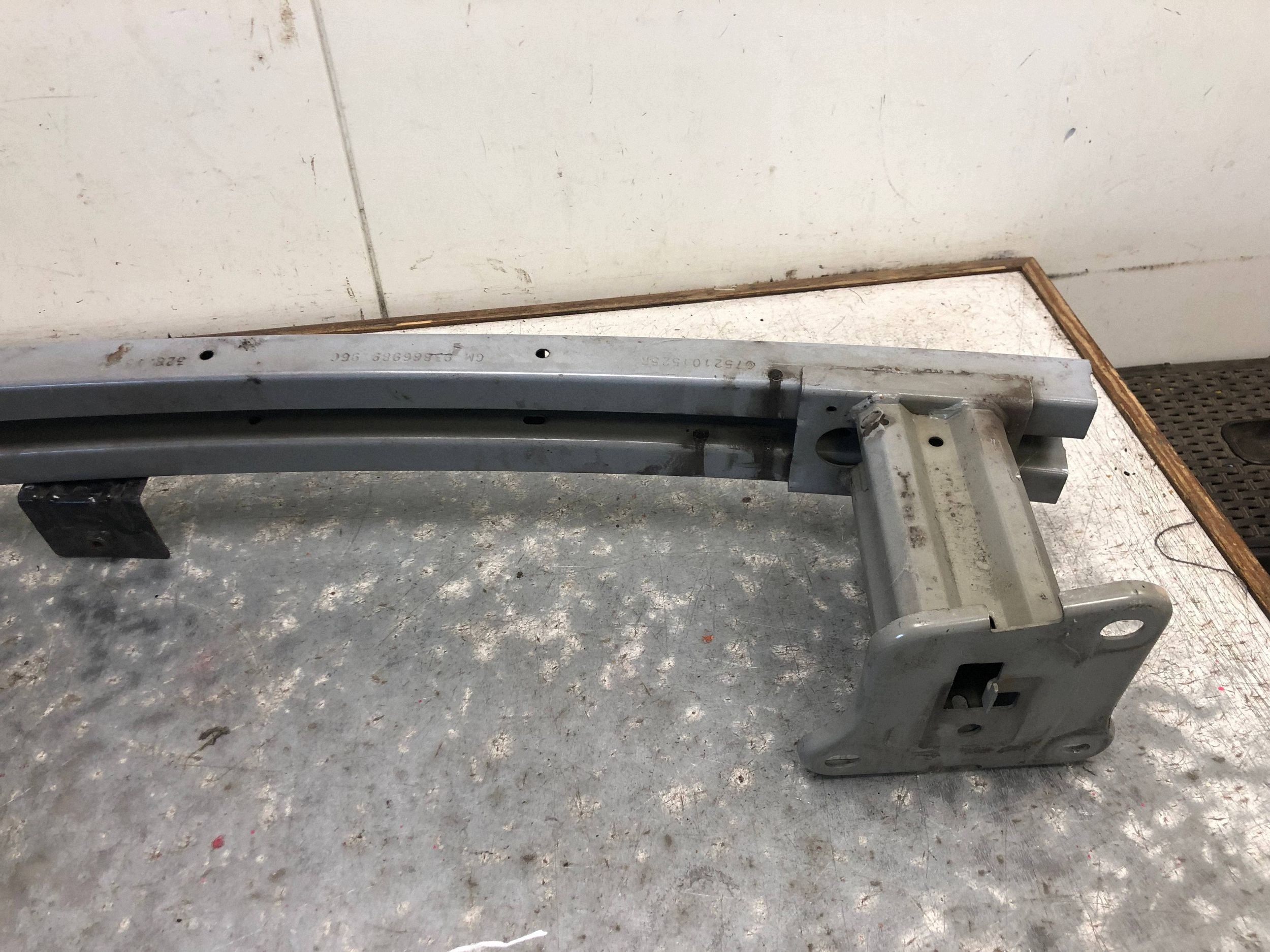 bumper support front RENAULT TRAFIC III 752101525R