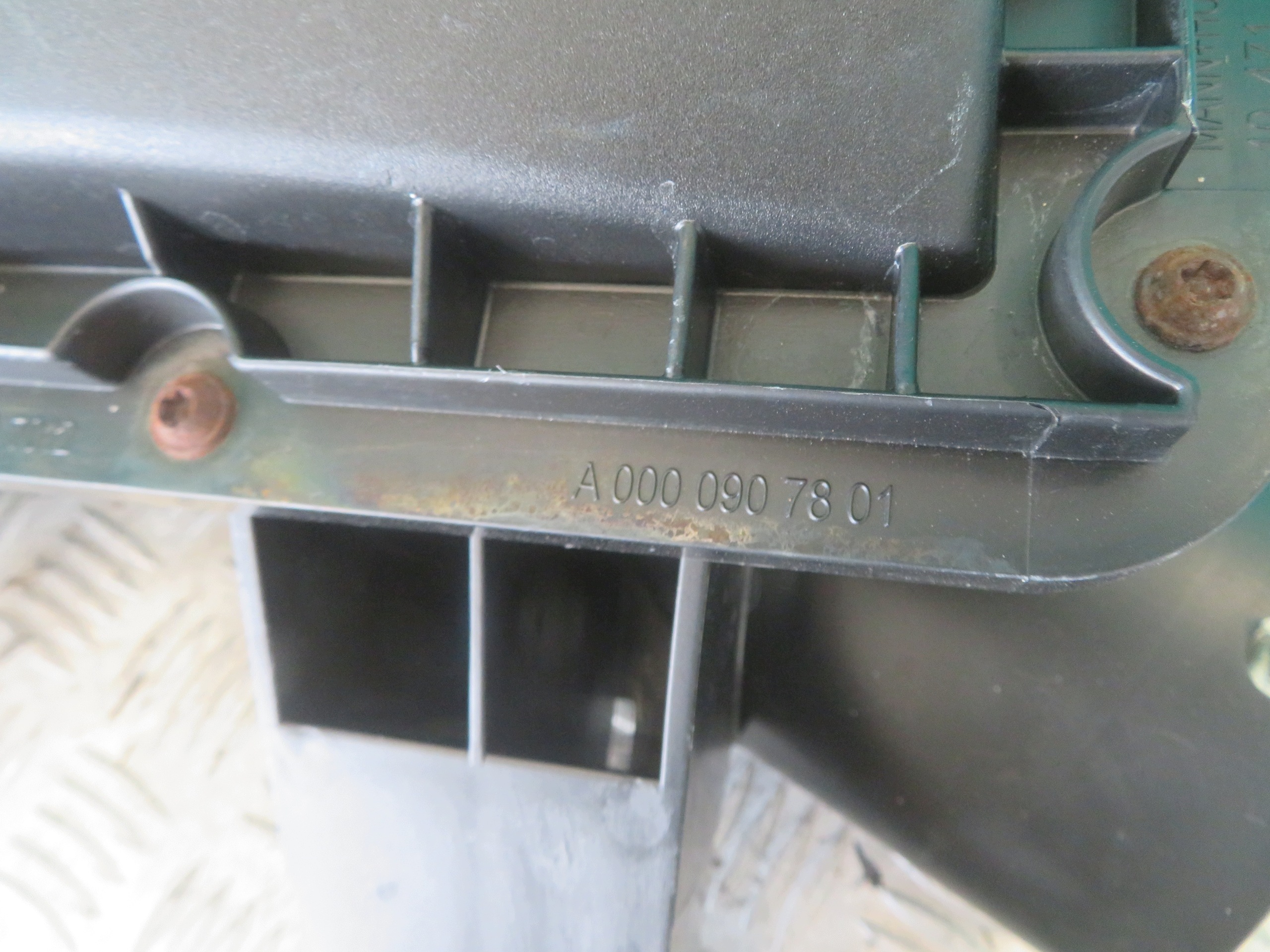 luftfiltergehäuse Z PRZEPLYWOMIERZEM MERCEDES SPRINTER A0000907801