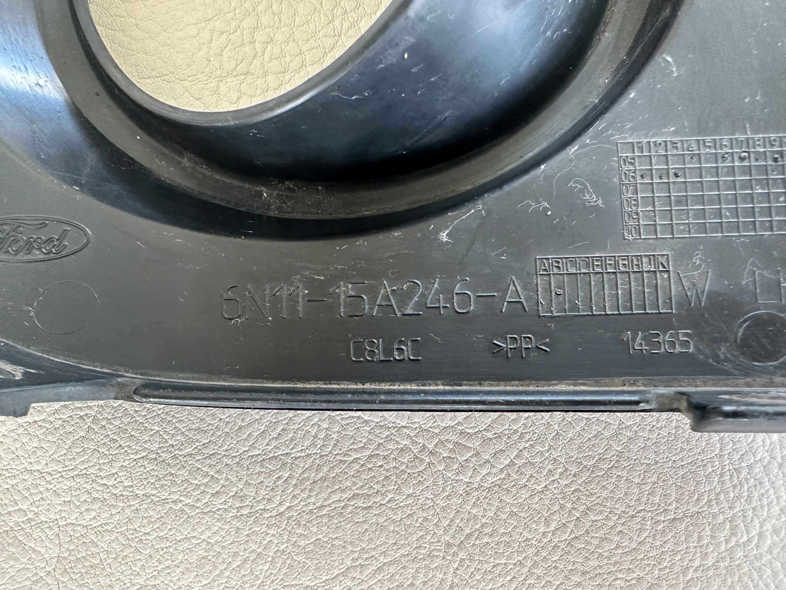 Ford Fusion grid of a bumper left 6N11-15A246-A