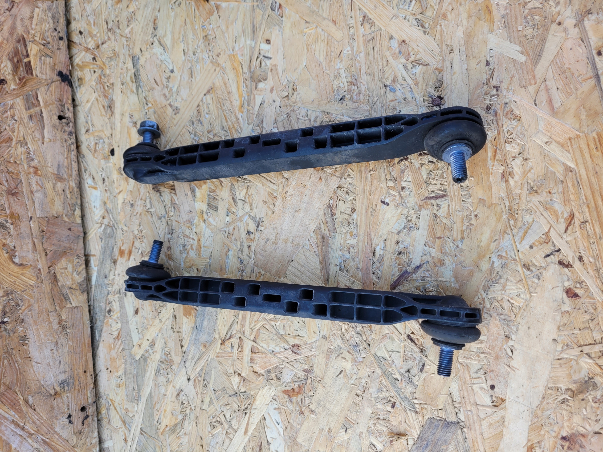 Stabilisator rechts links VW SEAT 2q0411315