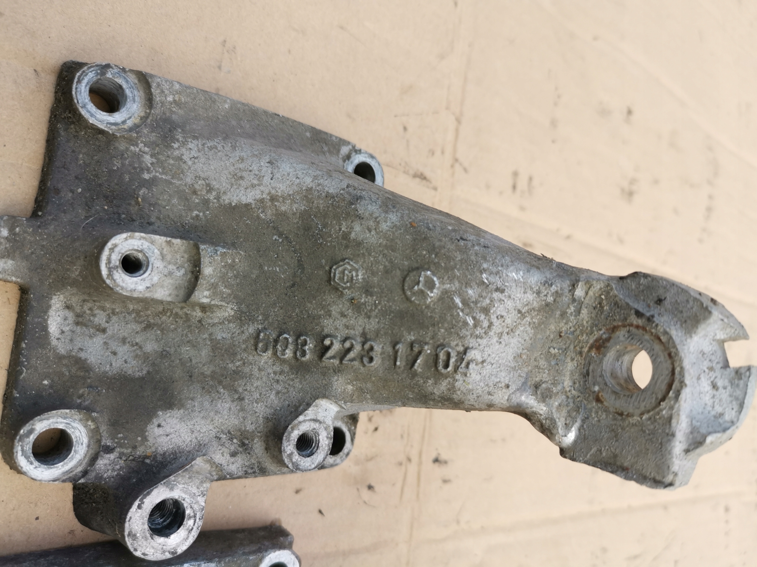 G-Klasse W460, Kombi w124 mercedes engine mount