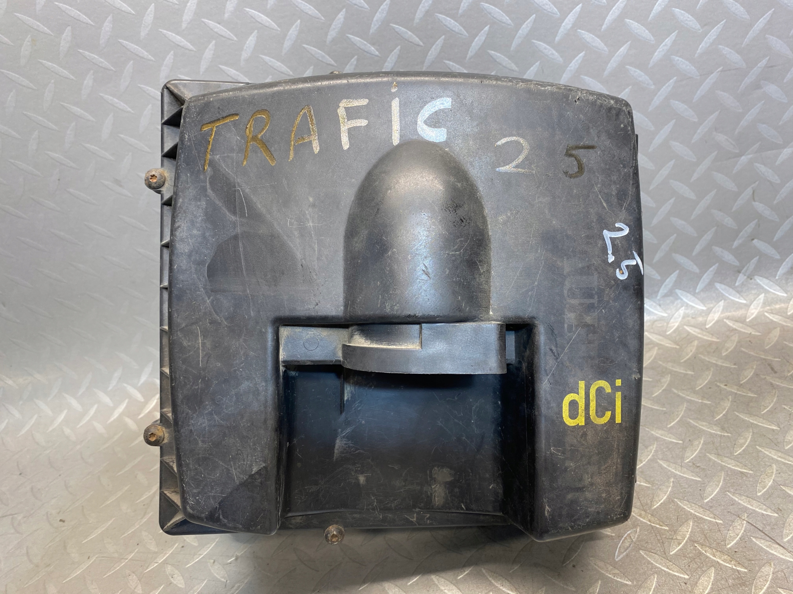 8200141447 - КОРПУС ПОВІТРЯНОГО ФІЛЬТРА TRAFIC II VIVARO 2.5 DCI