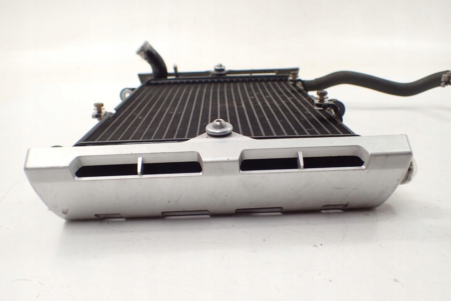 Yamaha FZS 1000 Fazer 01-05 Chłodnica Jakość części (zgodnie z GVO) O - oryginał z logo producenta pojazdu (OE)