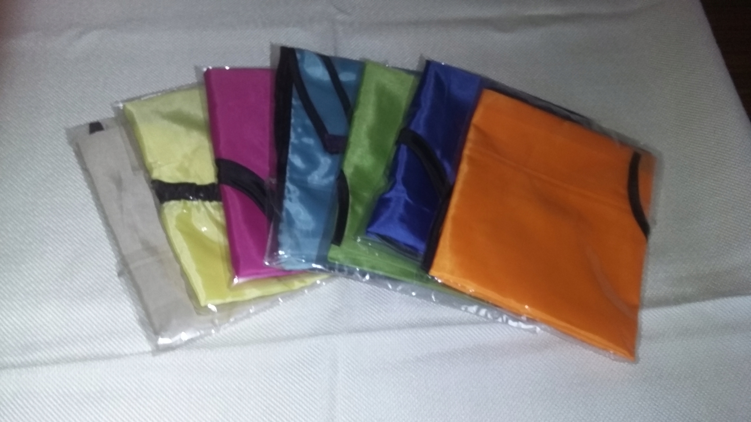 WYPRZEDAŻ PELERYNA FRYZJERSKA KRÓTKA RŻNE KOLORY