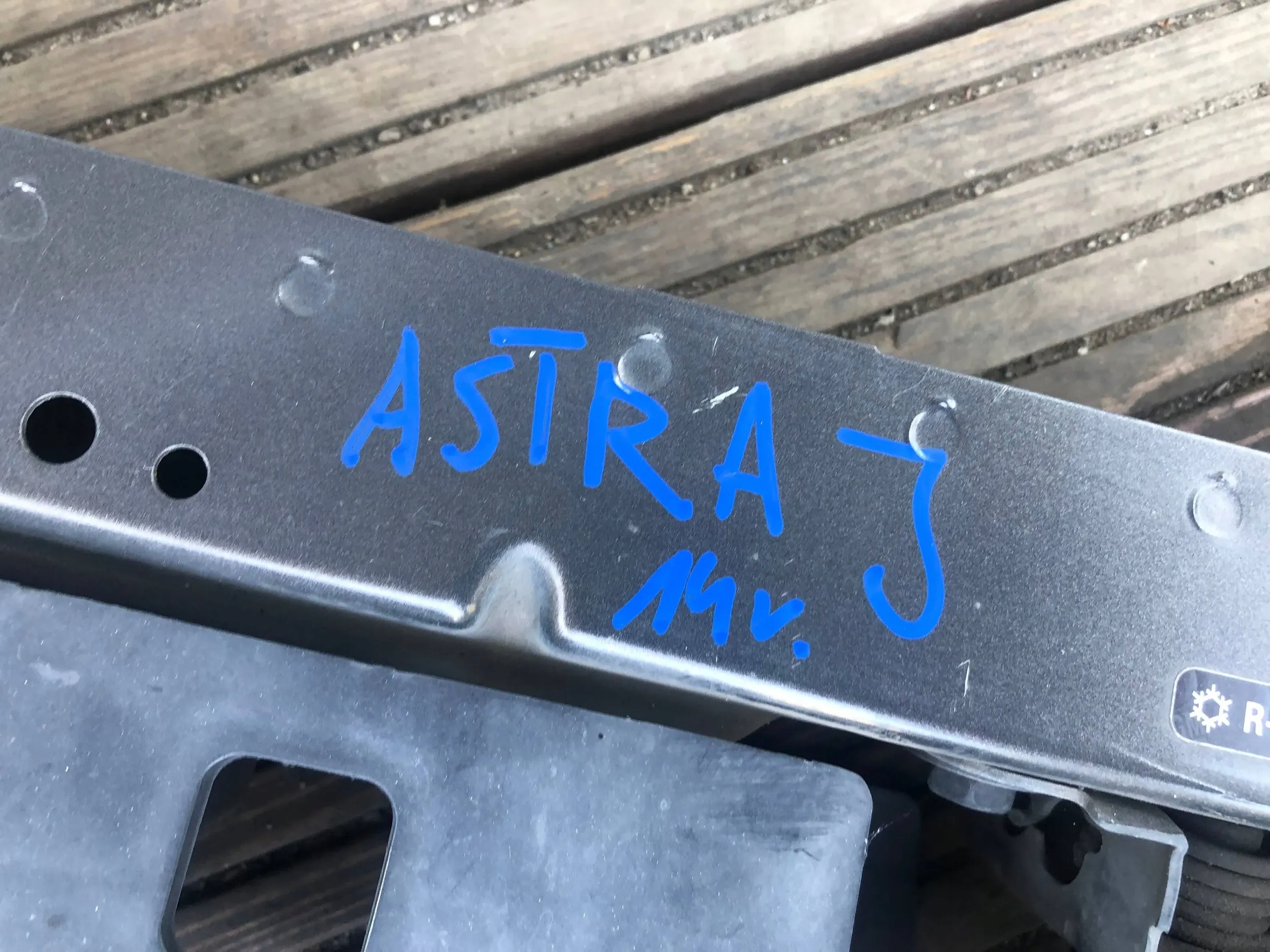 kryt držák stěny OPEL ASTRA J 13354566