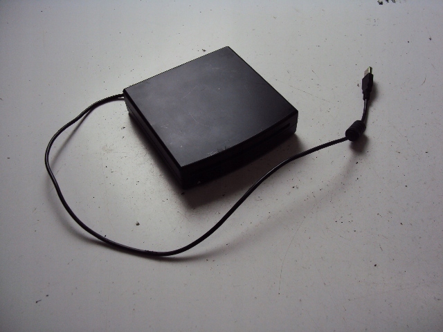 УНИВЕРСАЛЬНЫЙ ПРОИГРЫВАТЕЛЬ КОМПАКТ-ДИСКОВ PHONOCAR VM550