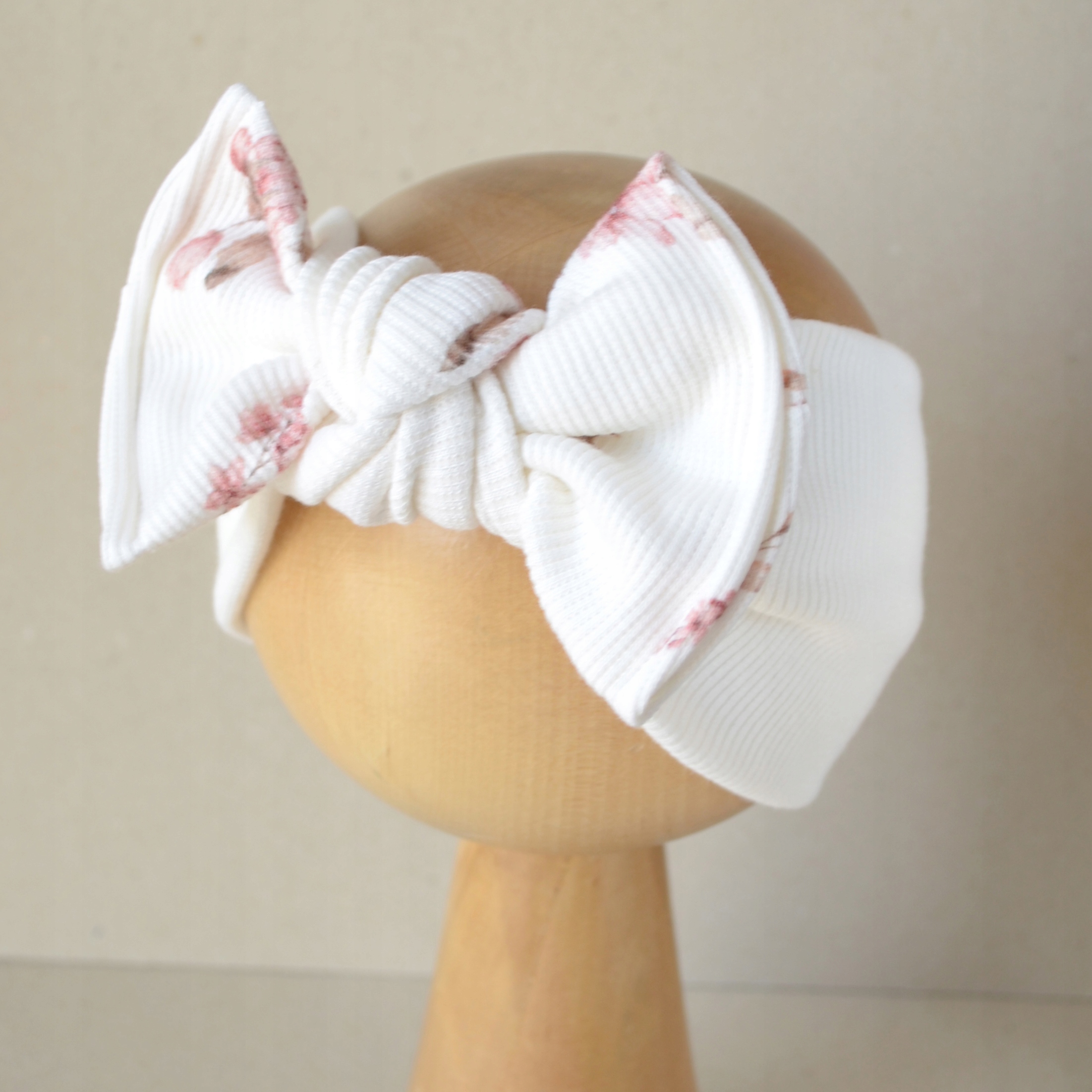 Opaska bawełniana SZEROKA z kokardą ecru kremowa wiosna jesień 0-6 mies Rozmiar 36-42 cm