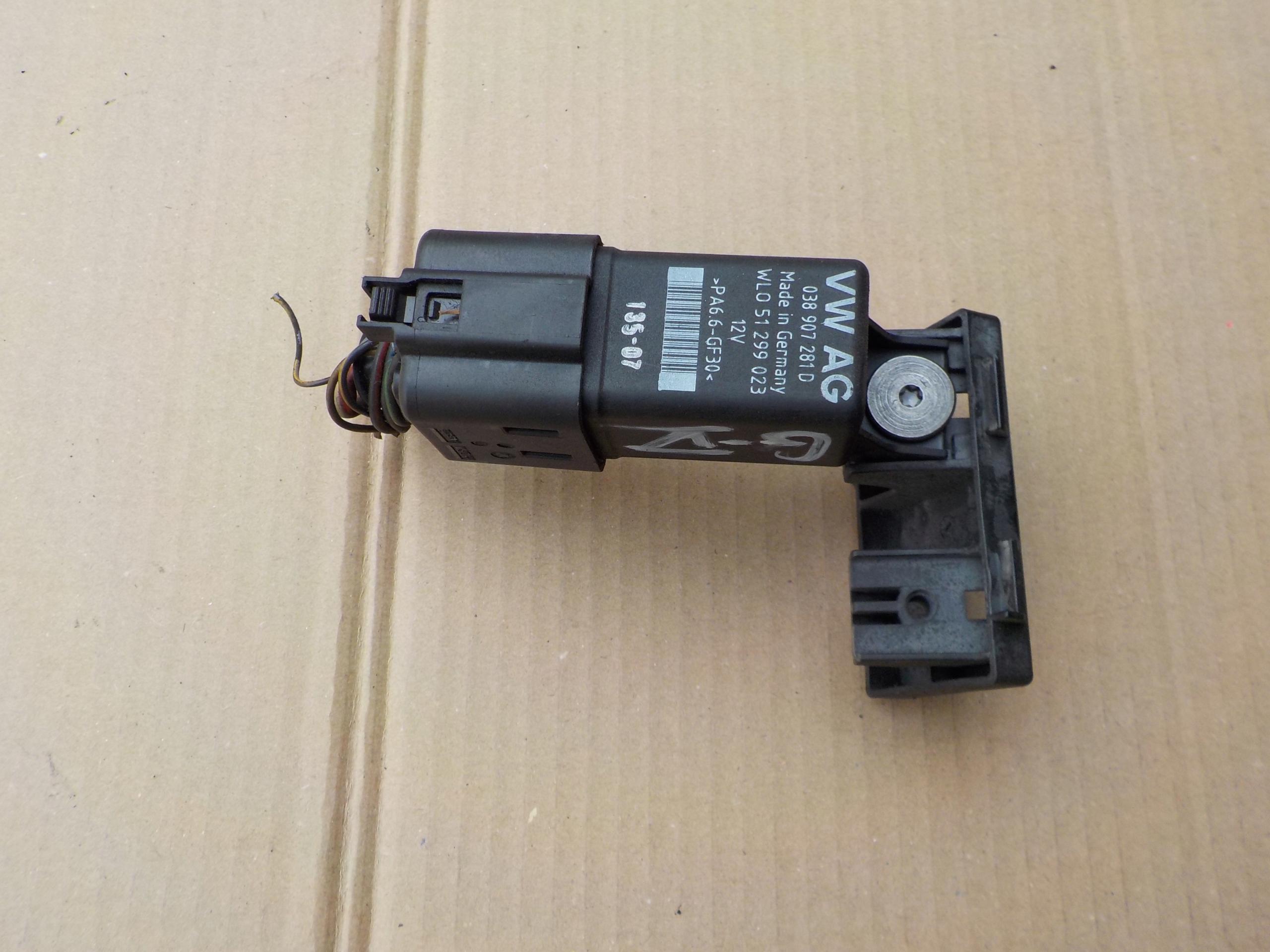 relay plugs vw golf V 1,9 tdi 038907281D
