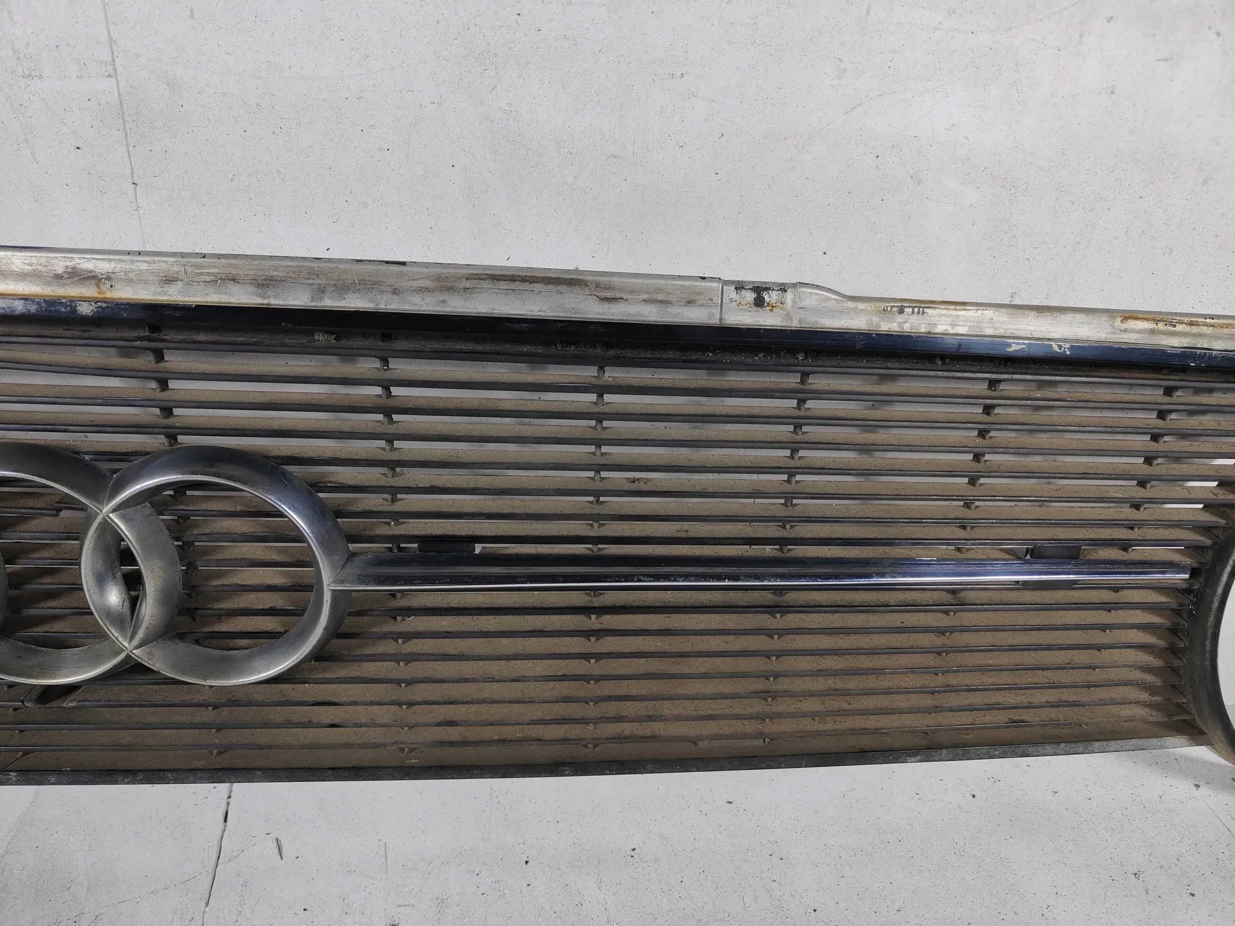 Audi 80 B1 1972- Grill Atrapa Chłodnicy Oryginał Rarytas Pojedyncza Lampa Strona zabudowy przód