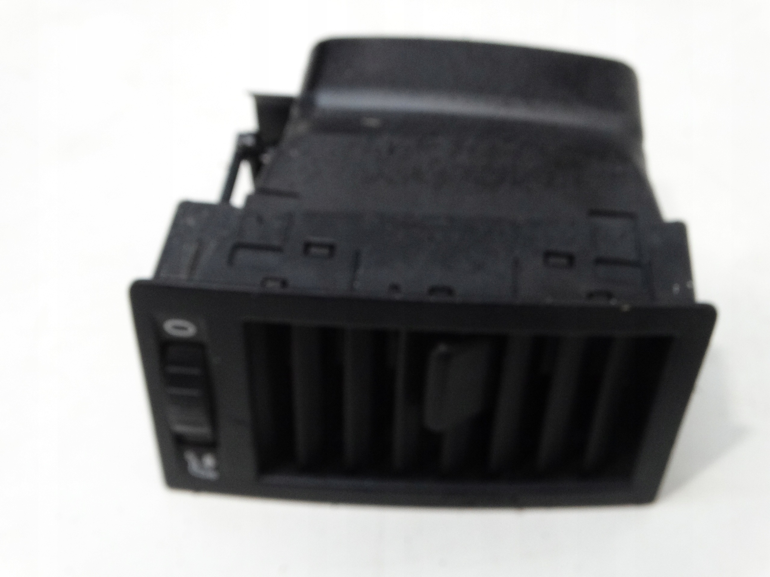 grid air conditioning devices consoles of the dashboard central left VW T5 MULTIVAN 7H5815705A