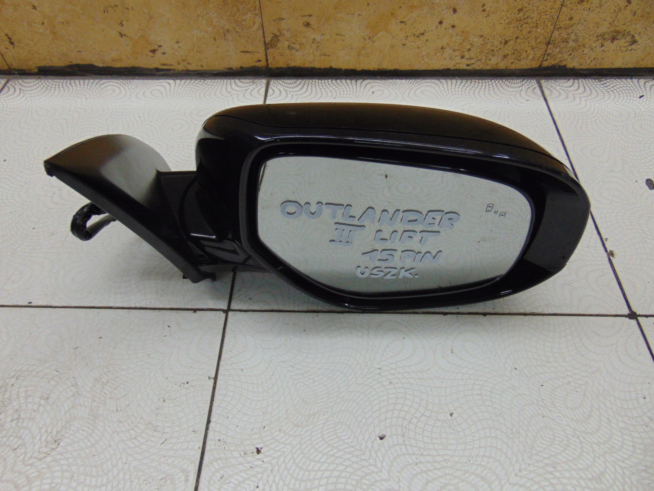 LUSTERKO PRAWE MITSUBISHI OUTLANDER III 3 15PIN