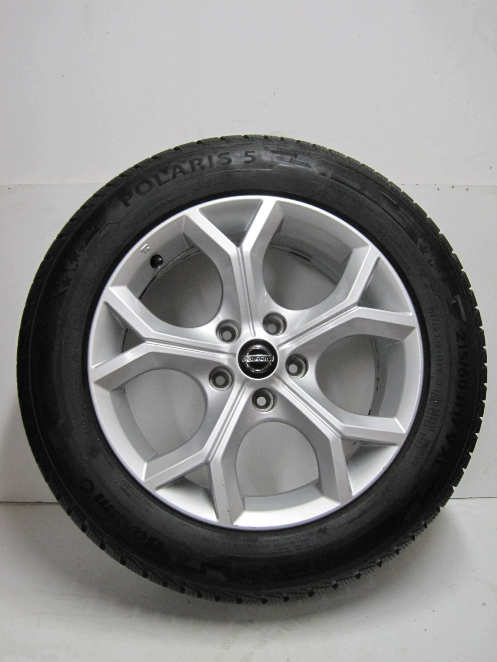 wheels discs tyres Nissan Juke R17 8mm