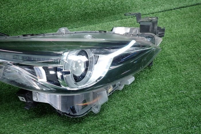 MAZDA 3 XENON 13-17 reflektor right light right BHR251030