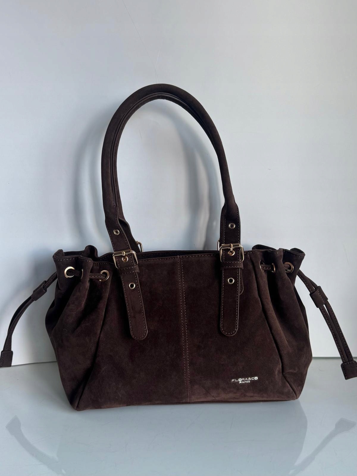 Flora&Co czekoladowa zamszowa torebka shopper kuferek zgrabna torebka zamsz