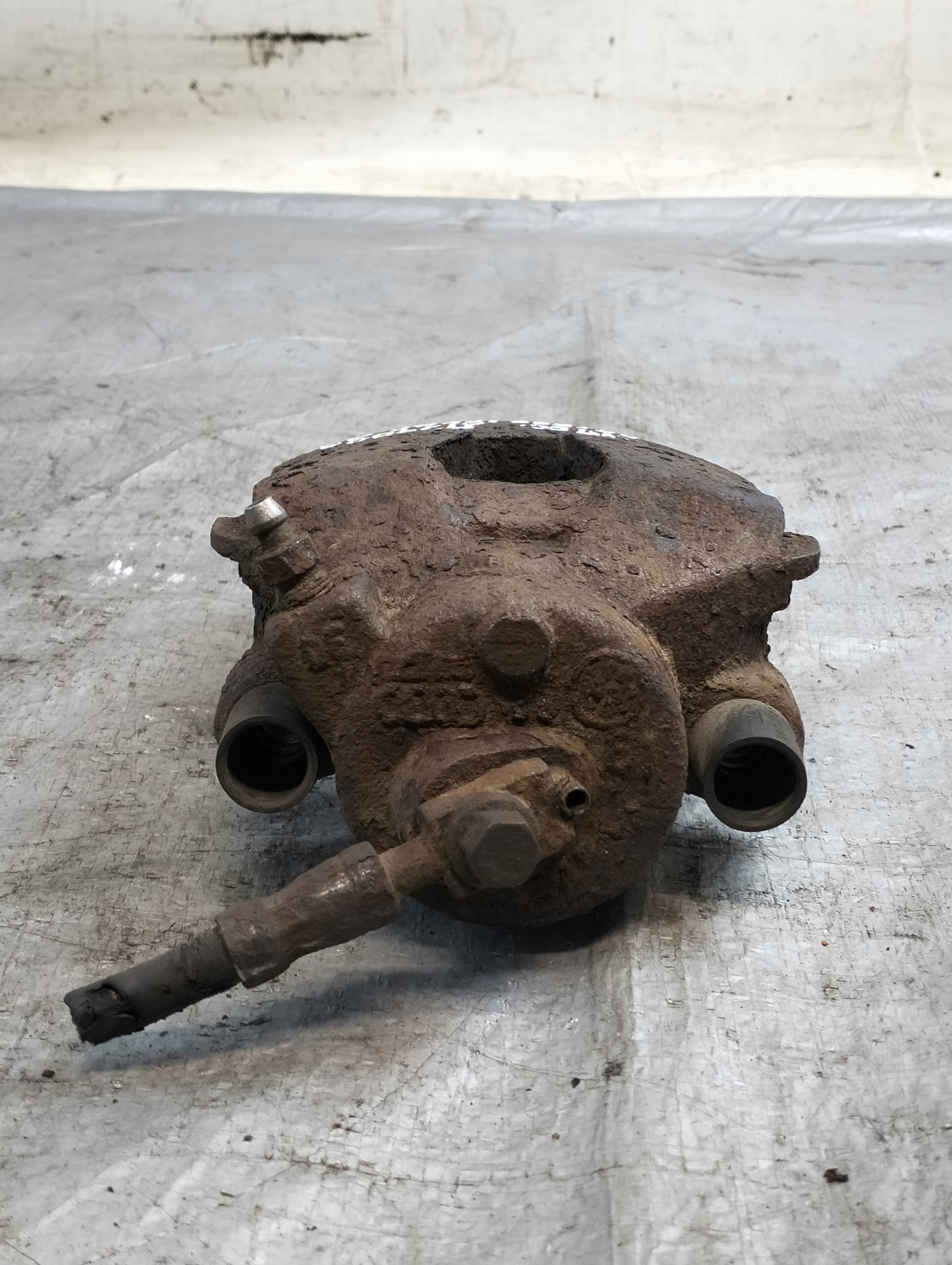 caliper brake left front VOLKSWAGEN GOLF IV 02r