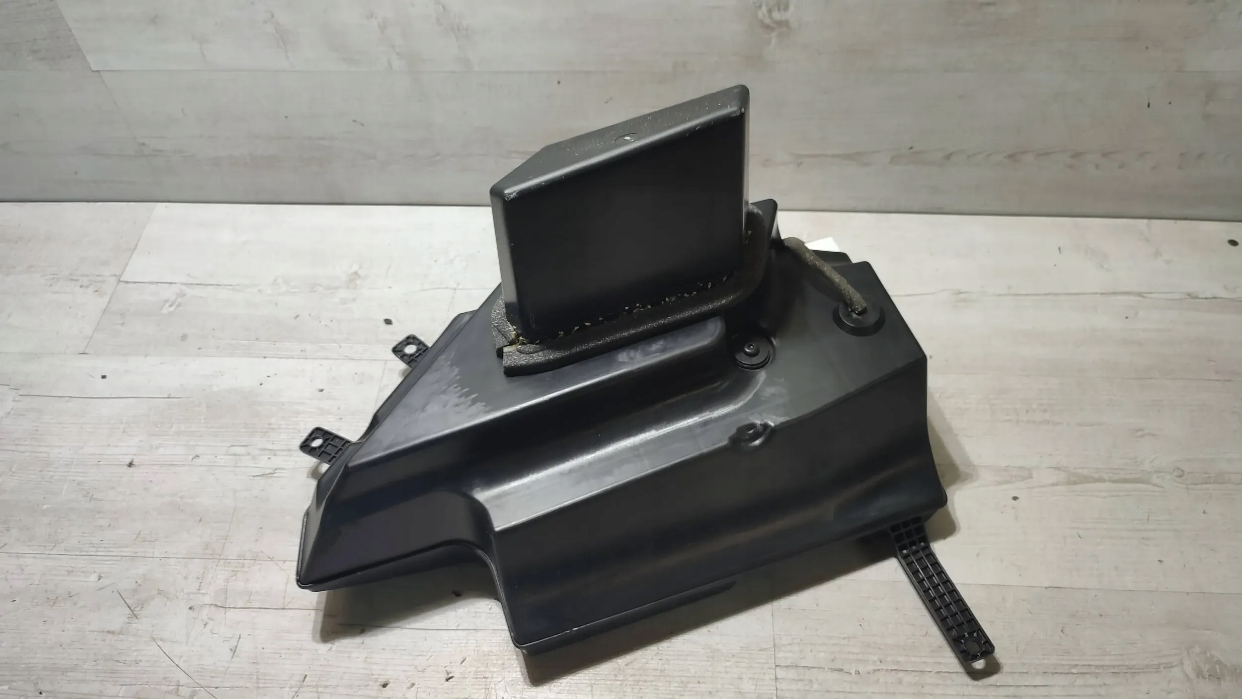 Jeep Cherokee KL 15r. 2.0d speaker