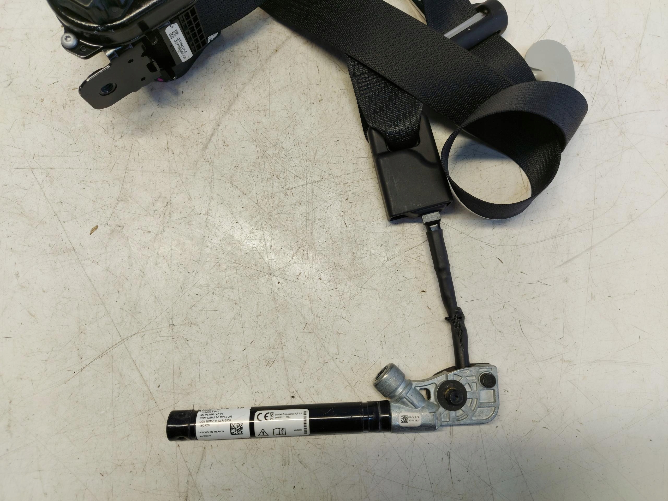TESLA MODEL 3 tension belt safety right front