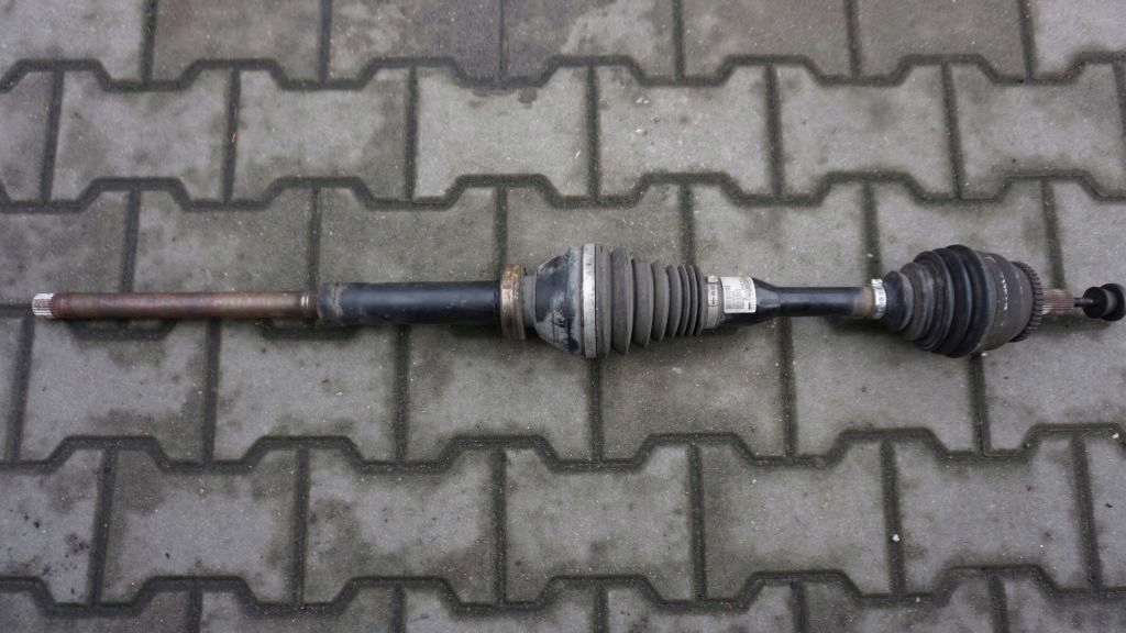 VOLVO XC90 2.4 D5 163KM - semi-axis right front AUTOMAT