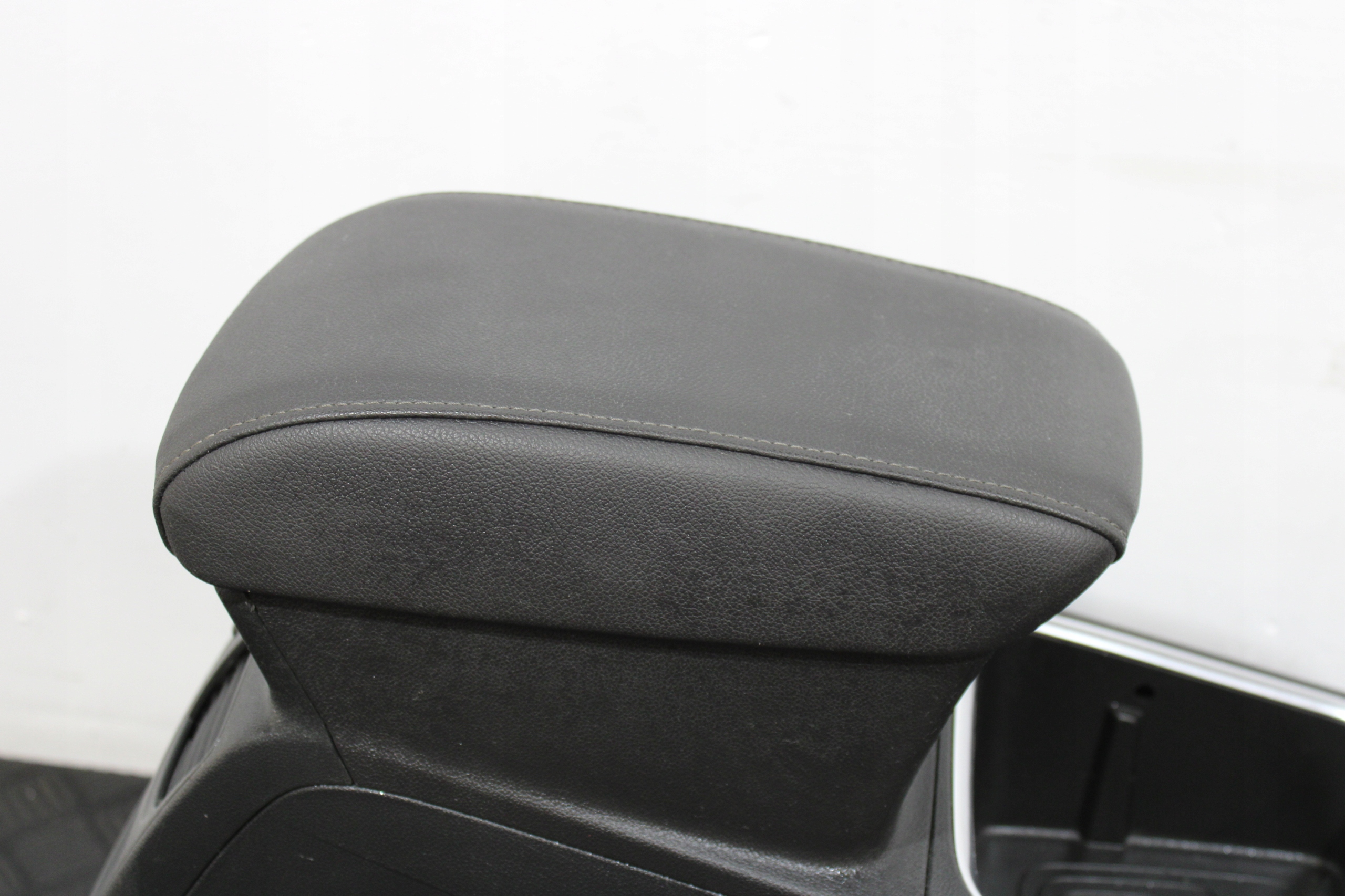 TUNEL central armrest OPEL GRANDLAND X